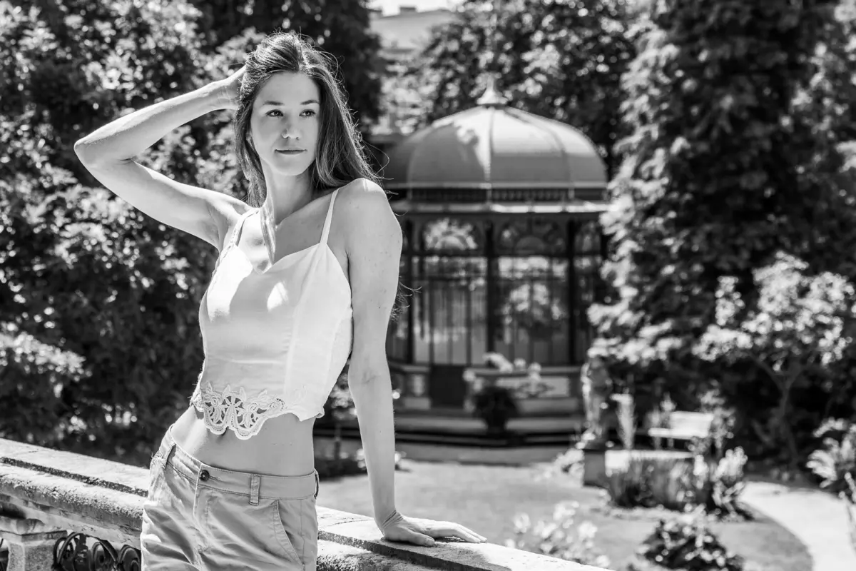 What to Wear for a Photoshoot, Clothing, Makeup and Preparation Guide