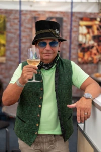 Mr-Schmidt-the-wine-guy.jpg